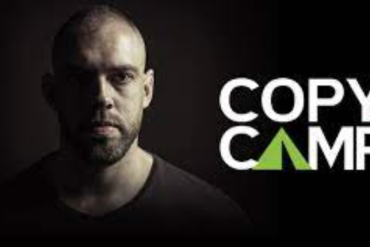 Capa do curso Copycamp Remix com elementos gráficos de escrita e marketing digital